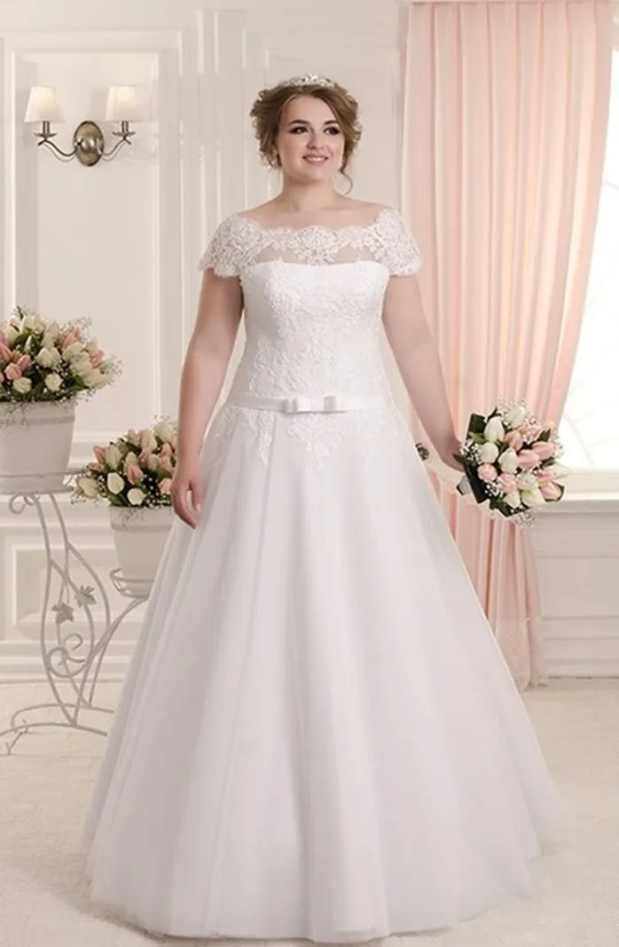 ---Beautiful wedding dress for women plus size for sale online at a cheap price made of satin and tulle with macramé lace applic
