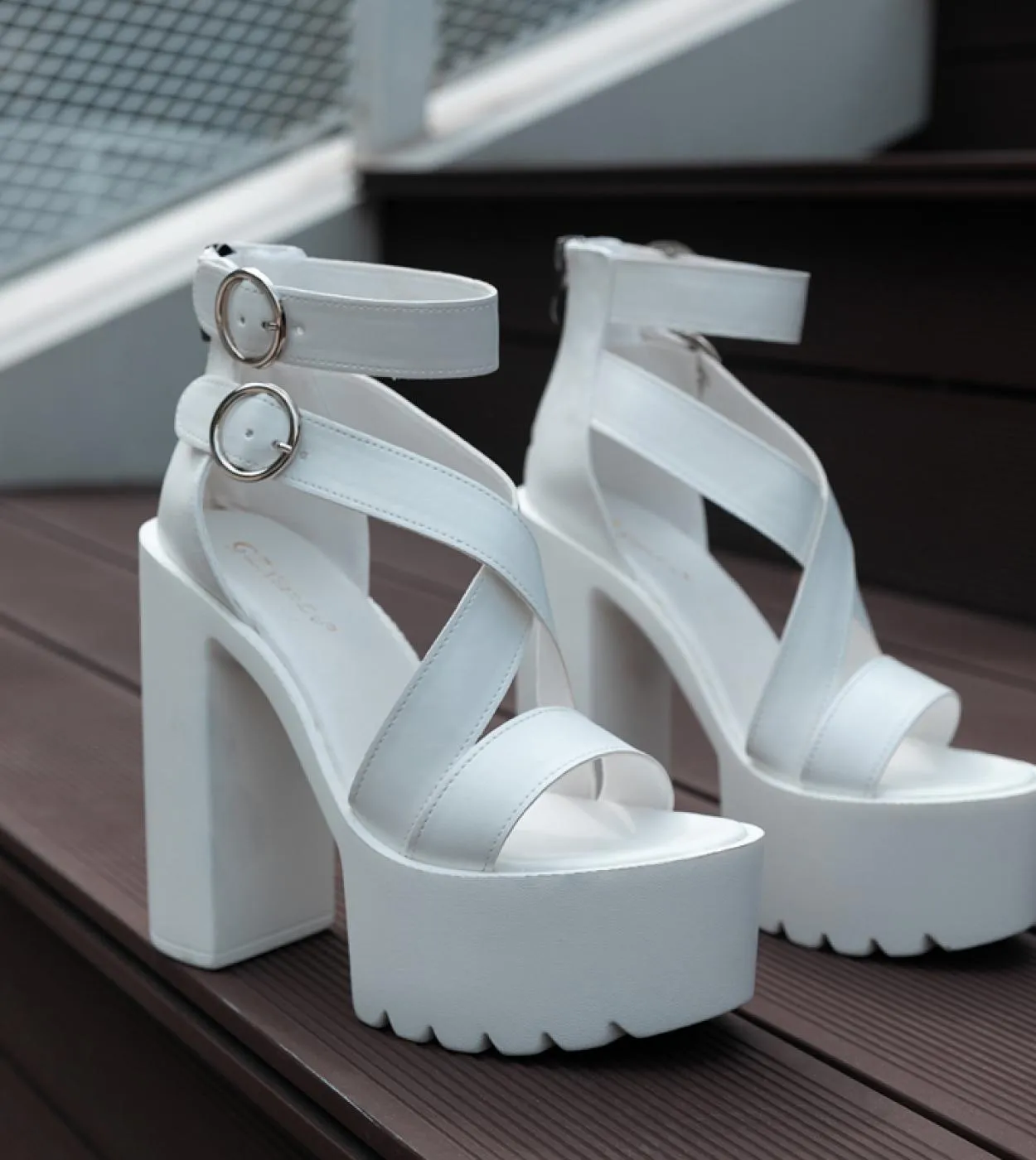 2022 Summer New Womens Sandals  Waterproof Platform Cross Strap Buckle Chunky Heel High Heel Sandals Nightclub Shoes