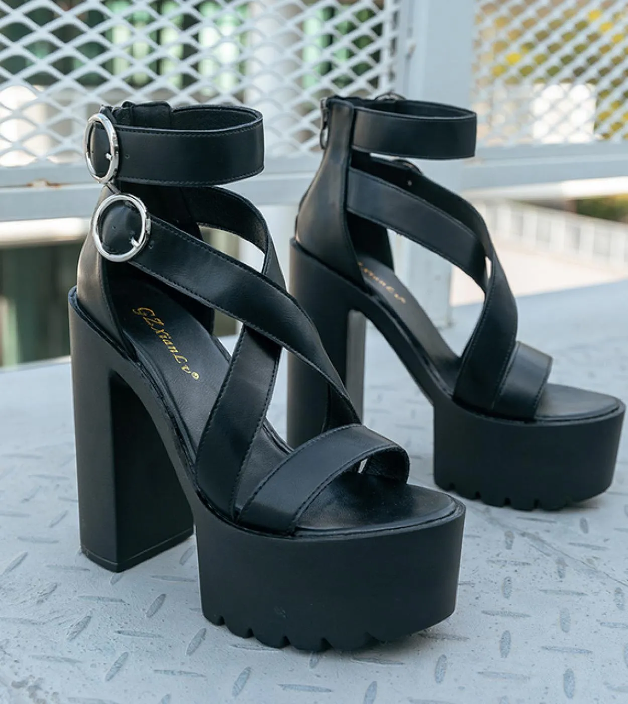 2022 Summer New Womens Sandals  Waterproof Platform Cross Strap Buckle Chunky Heel High Heel Sandals Nightclub Shoes