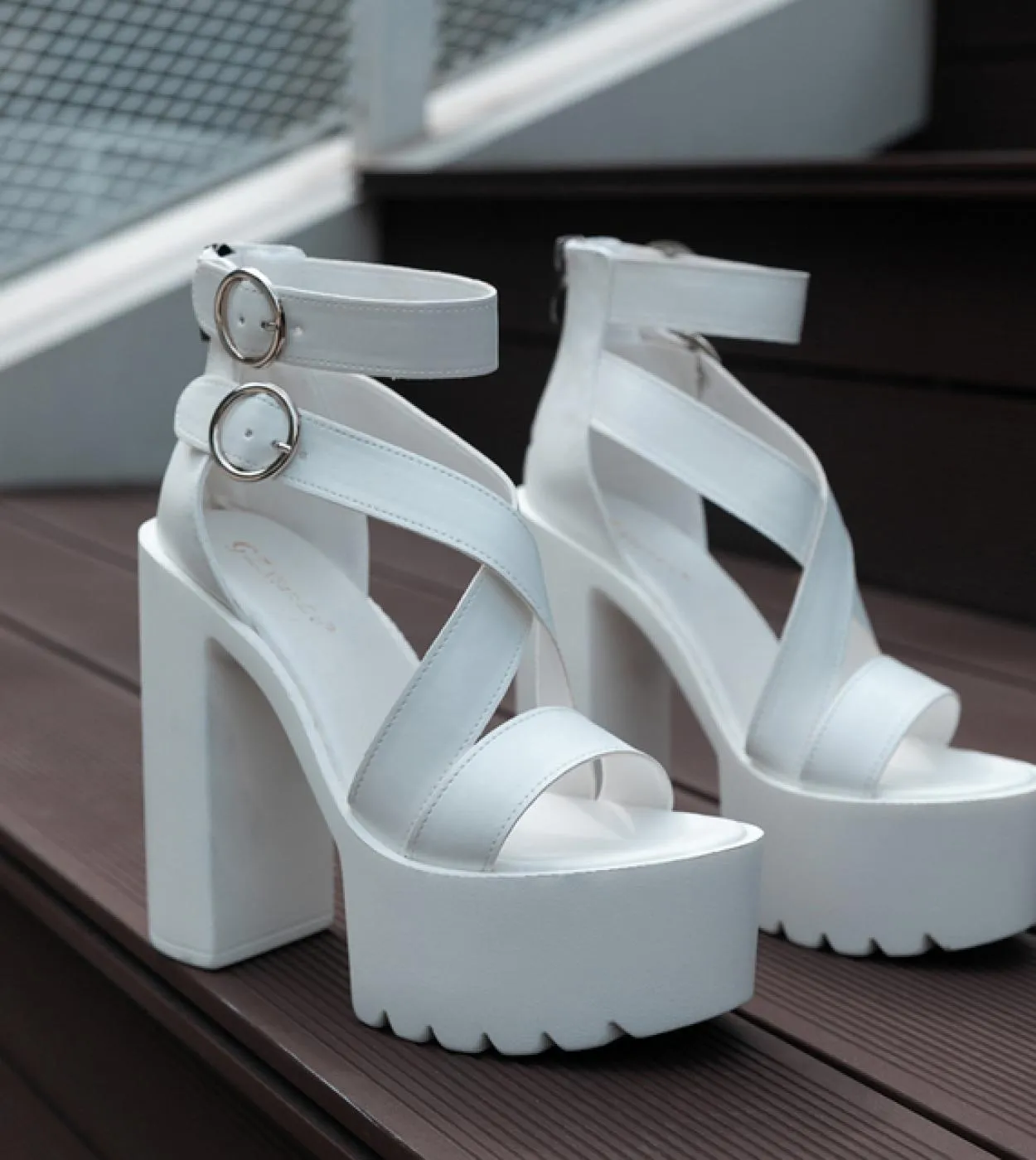 2022 Summer New Womens Sandals  Waterproof Platform Cross Strap Buckle Chunky Heel High Heel Sandals Nightclub Shoes