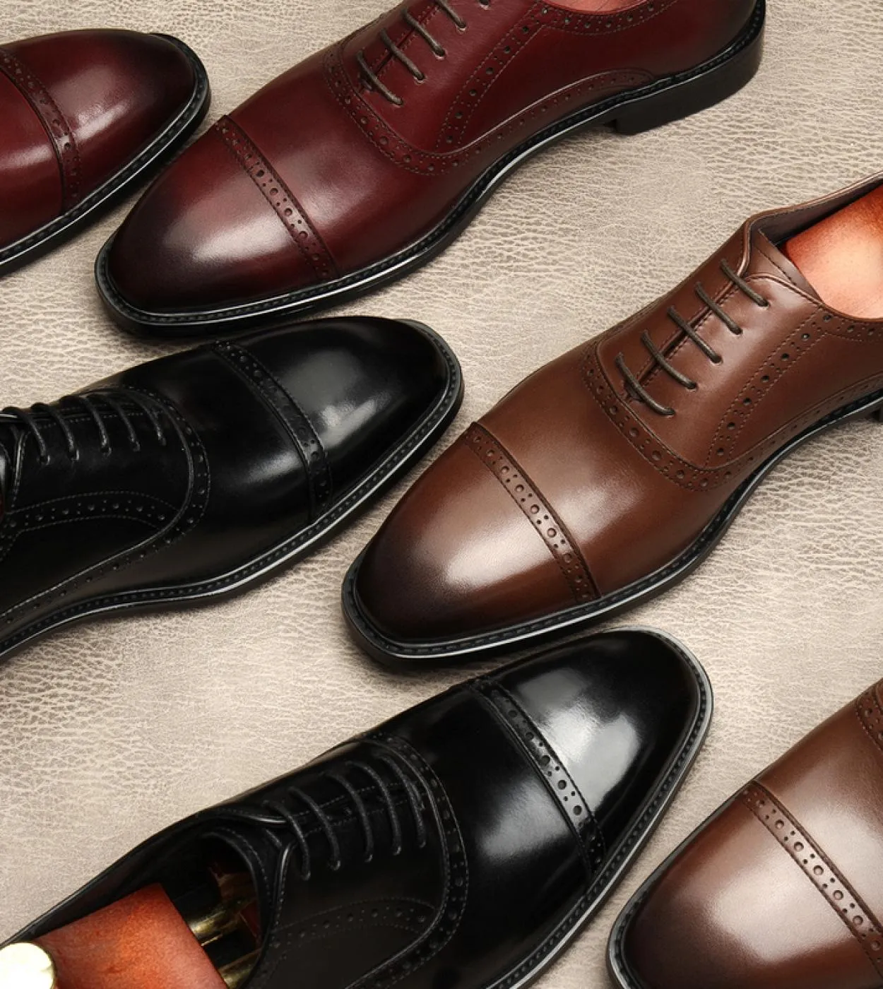 2023 Scarpe eleganti da uomo di lusso primaverili in vera pelle Designer di qualità Nuovo stile Oxford Scarpe da lavoro da lavor