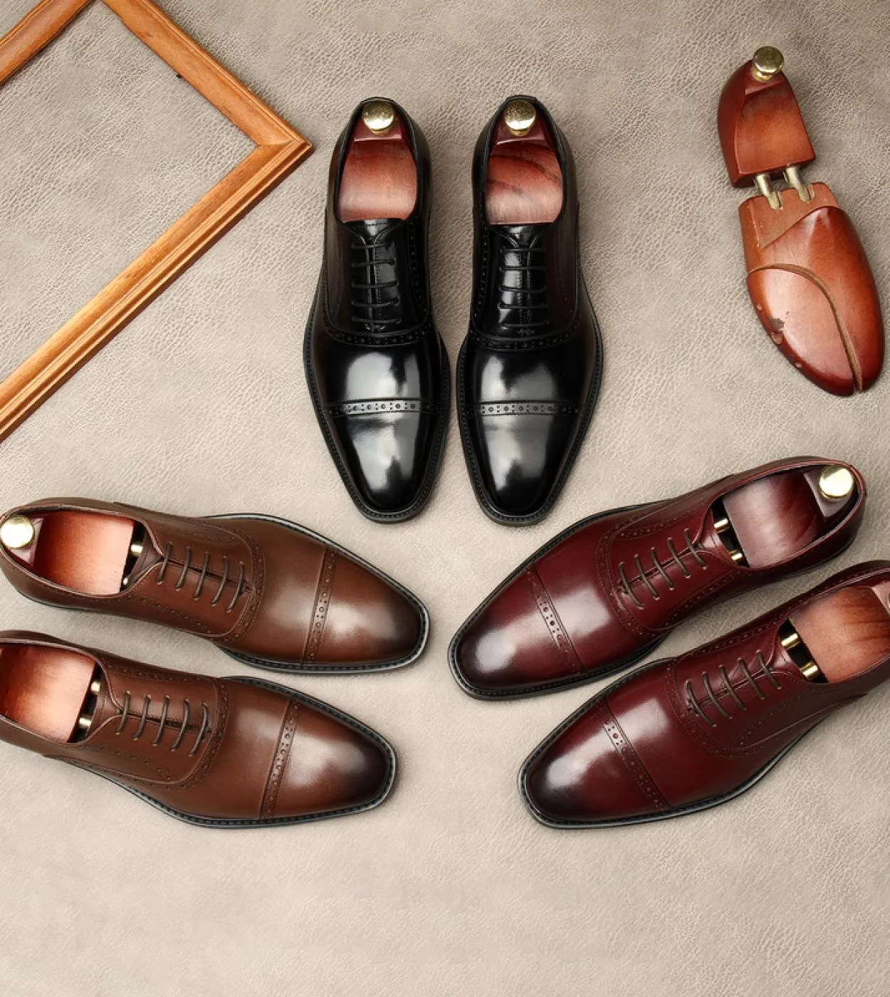 2023 Scarpe eleganti da uomo di lusso primaverili in vera pelle Designer di qualità Nuovo stile Oxford Scarpe da lavoro da lavor