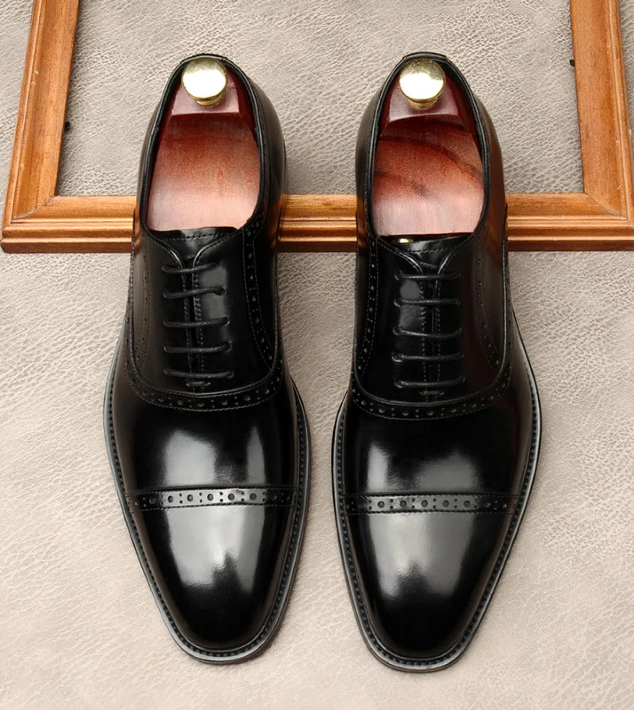 2023 Scarpe eleganti da uomo di lusso primaverili in vera pelle Designer di qualità Nuovo stile Oxford Scarpe da lavoro da lavor