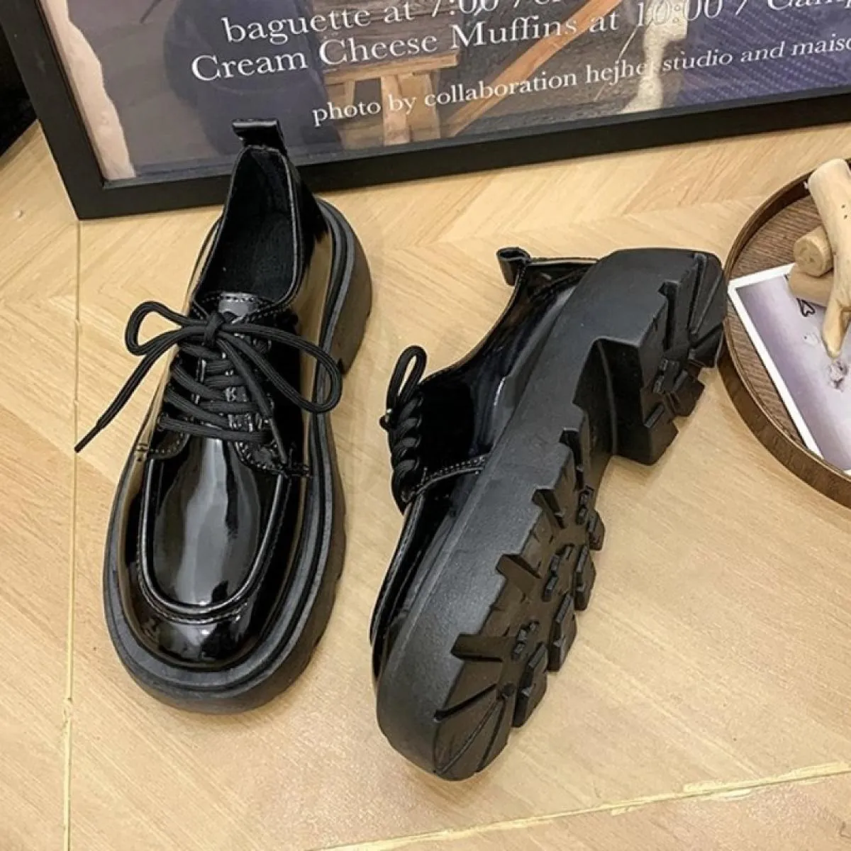 2024 Donna Primavera Nuova Piattaforma Nera Scarpe Basse Mocassini da Donna Slip On Scarpe da Barca Oxford Casual in Pelle di De