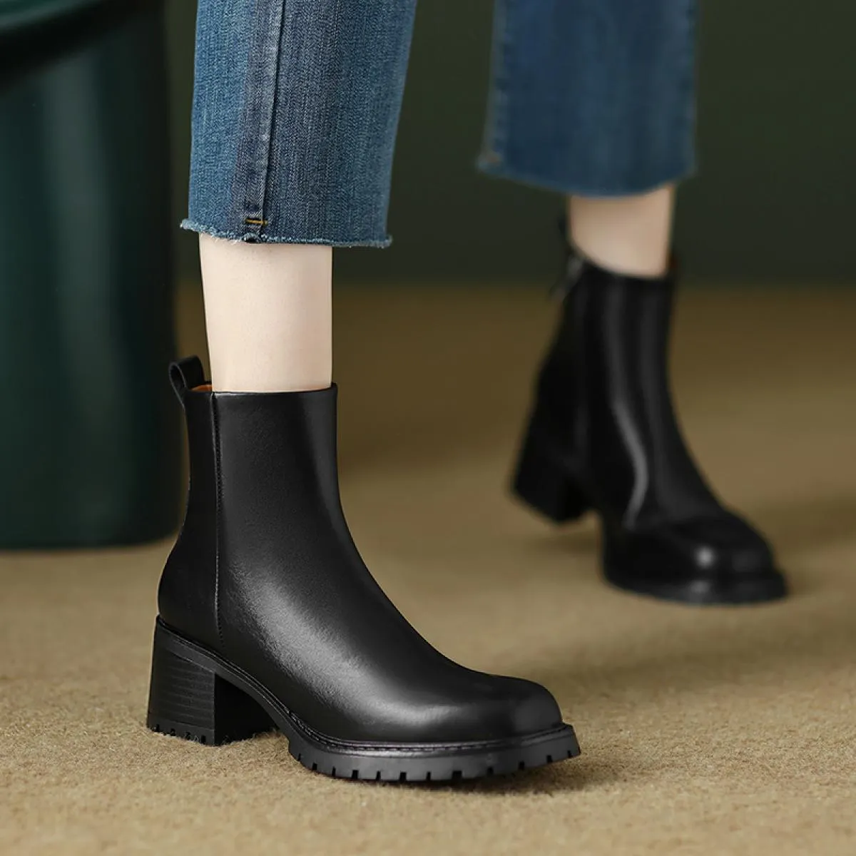 2024 Stivaletti da donna Chelsea Inverno Nuovi tacchi alti spessi in vera pelle Scarpe da lavoro per il tempo libero Donna Tagli