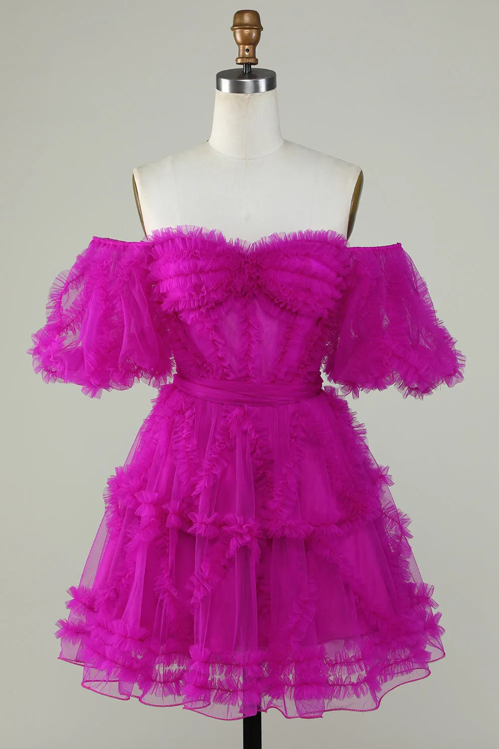 Abito da ritorno a casa corto in tulle con scollo a barchetta