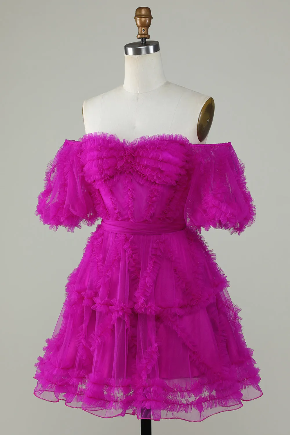 Abito da ritorno a casa corto in tulle con scollo a barchetta