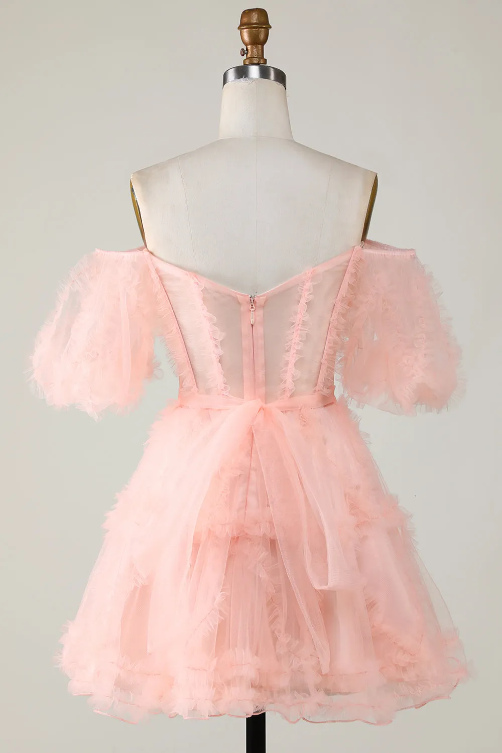 Abito da ritorno a casa corto in tulle con scollo a barchetta