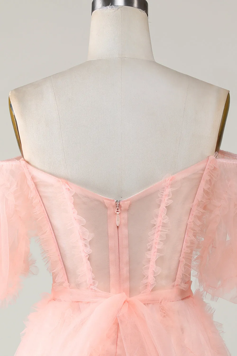 Abito da ritorno a casa corto in tulle con scollo a barchetta