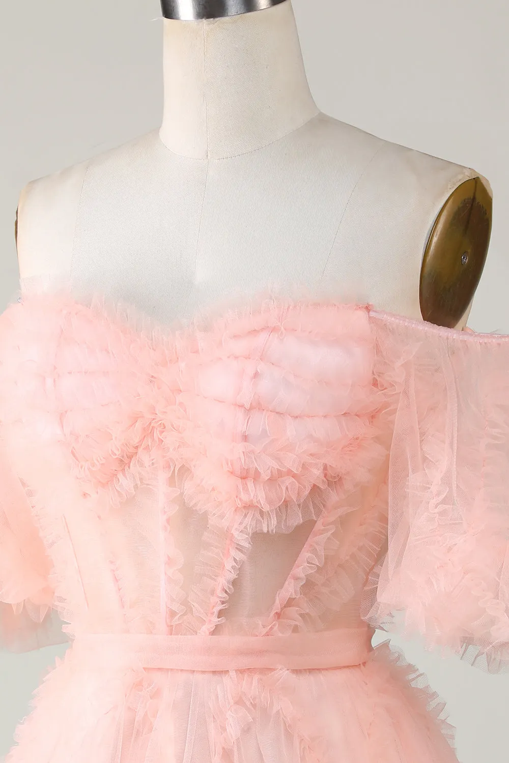 Abito da ritorno a casa corto in tulle con scollo a barchetta