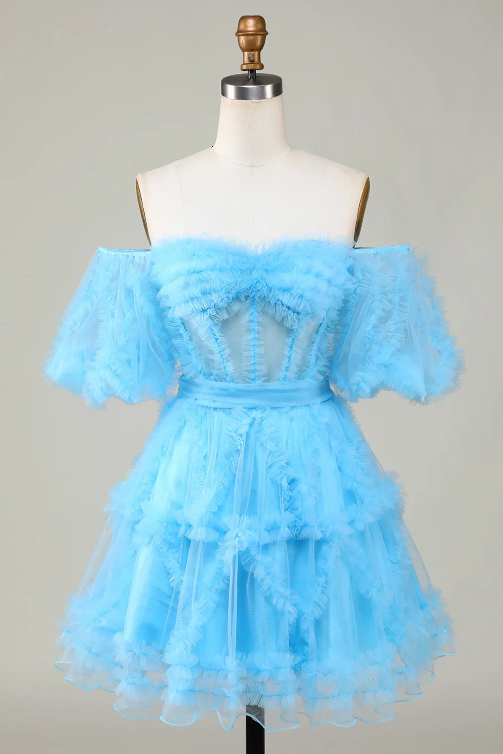 Abito da ritorno a casa corto in tulle con scollo a barchetta