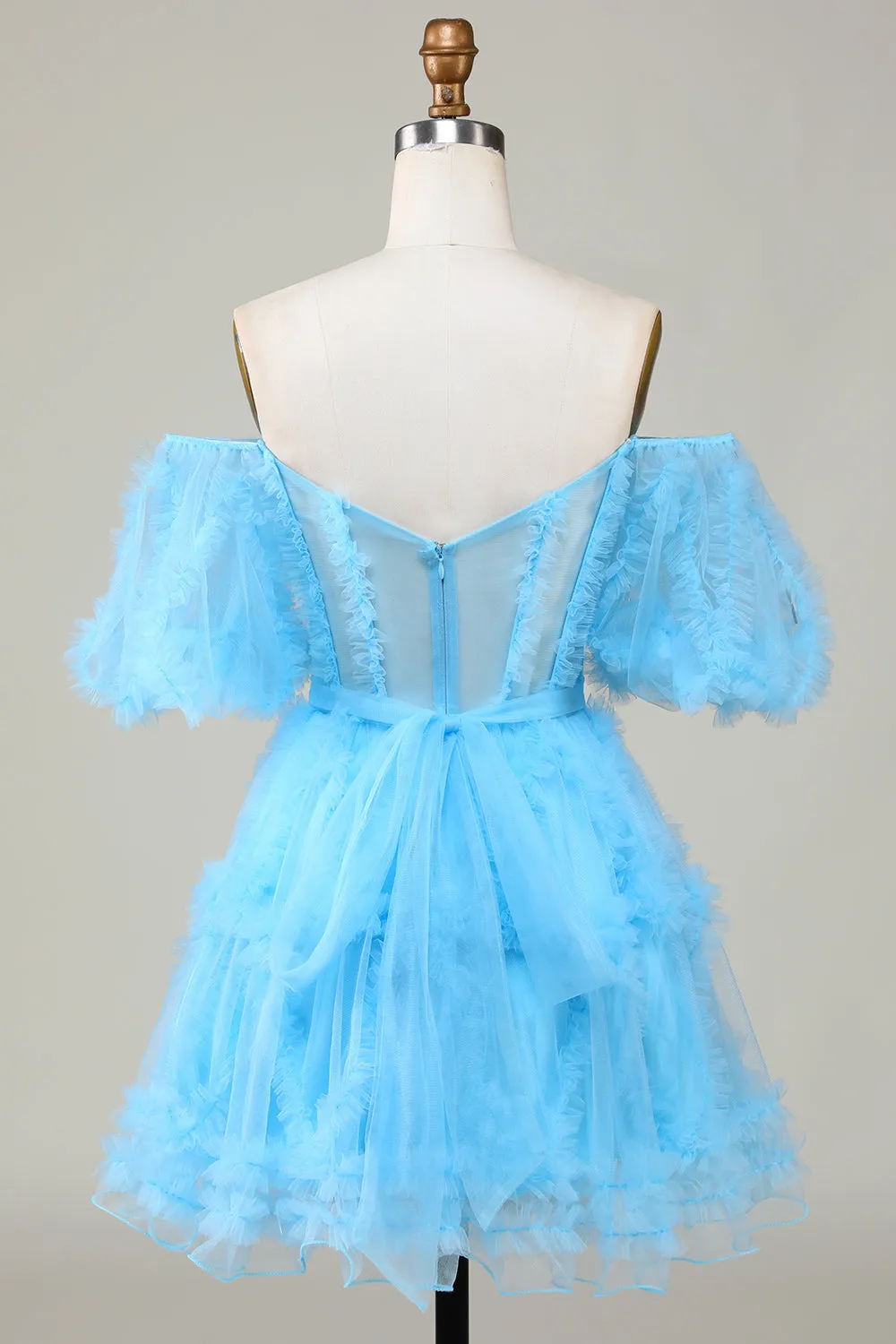 Abito da ritorno a casa corto in tulle con scollo a barchetta