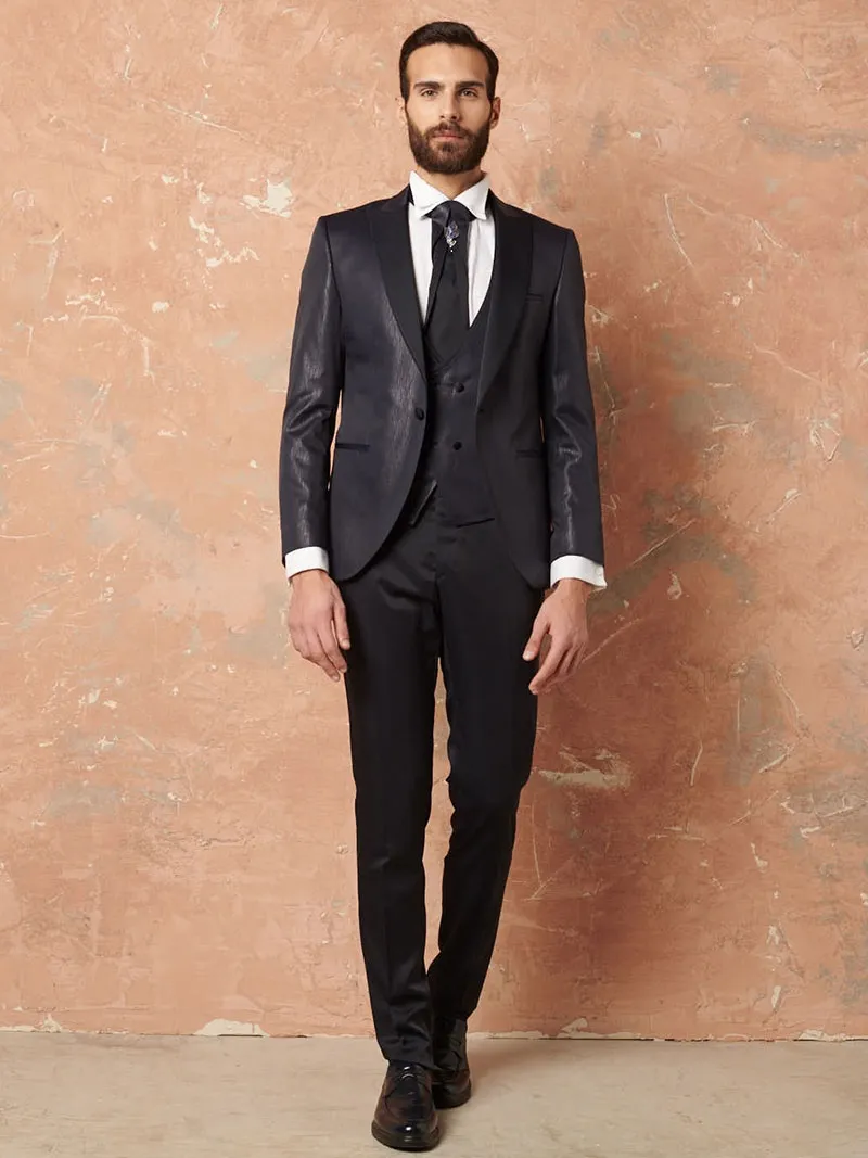 Abito da sposo classico ed elegante con giacca tessuto operato