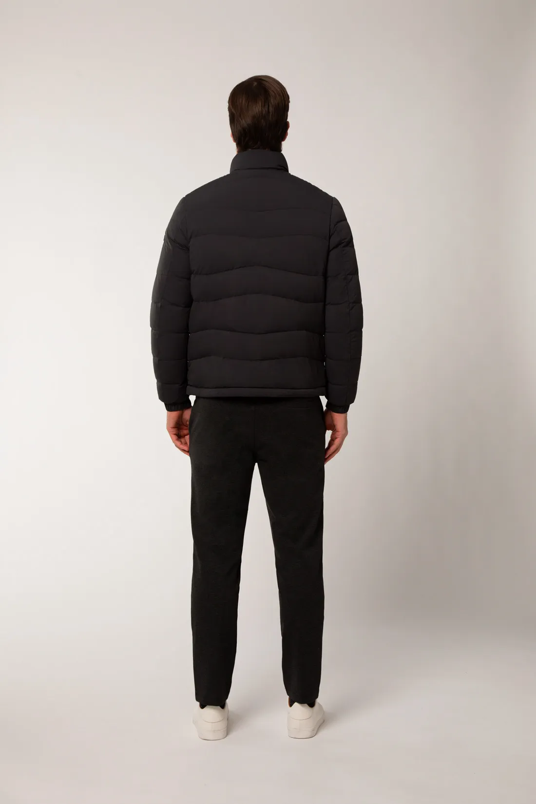 AKRON – Piumino nero full zip con filze a zig zag
