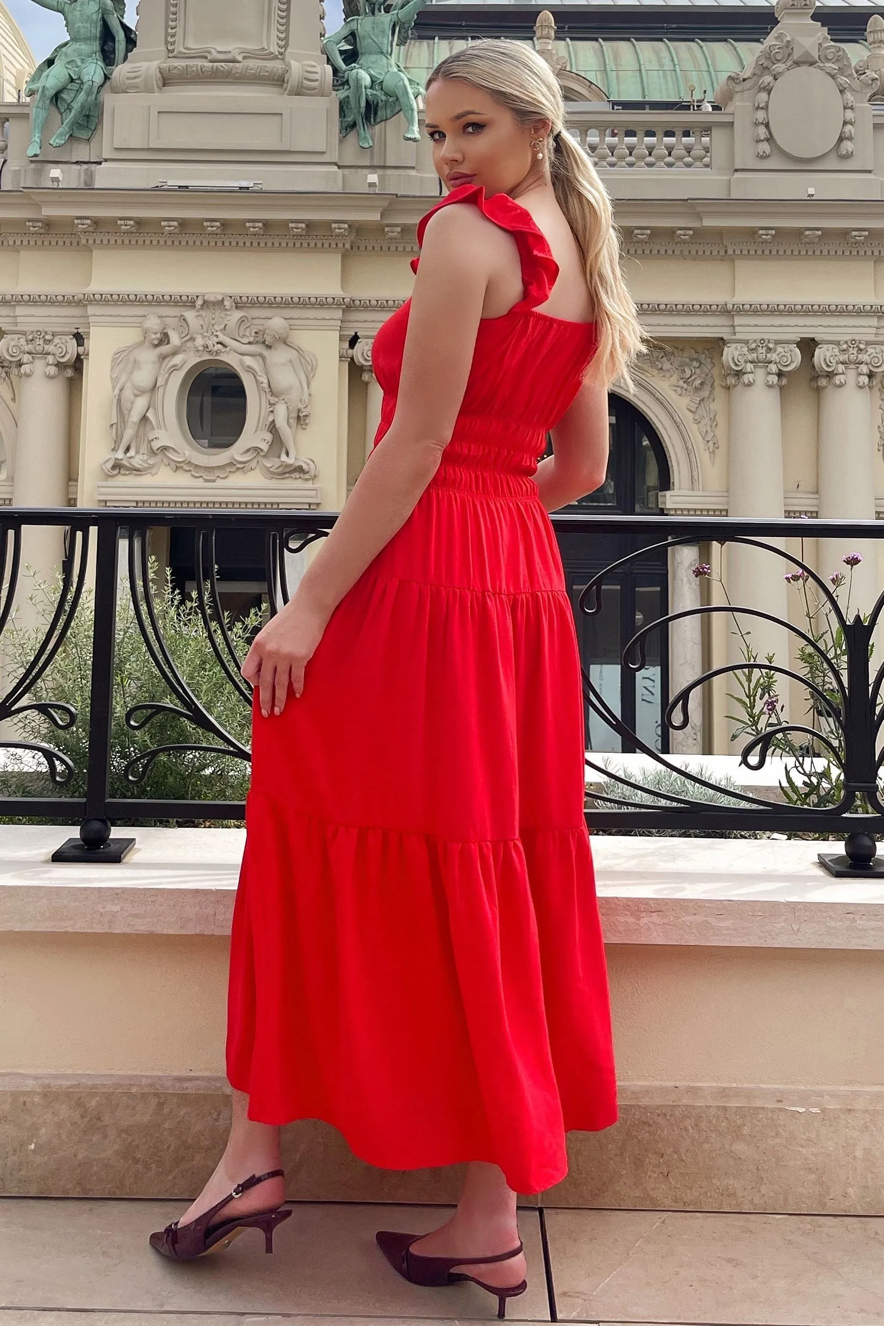 AX Paris Rosso - Abito midi a balze con spalline a volant