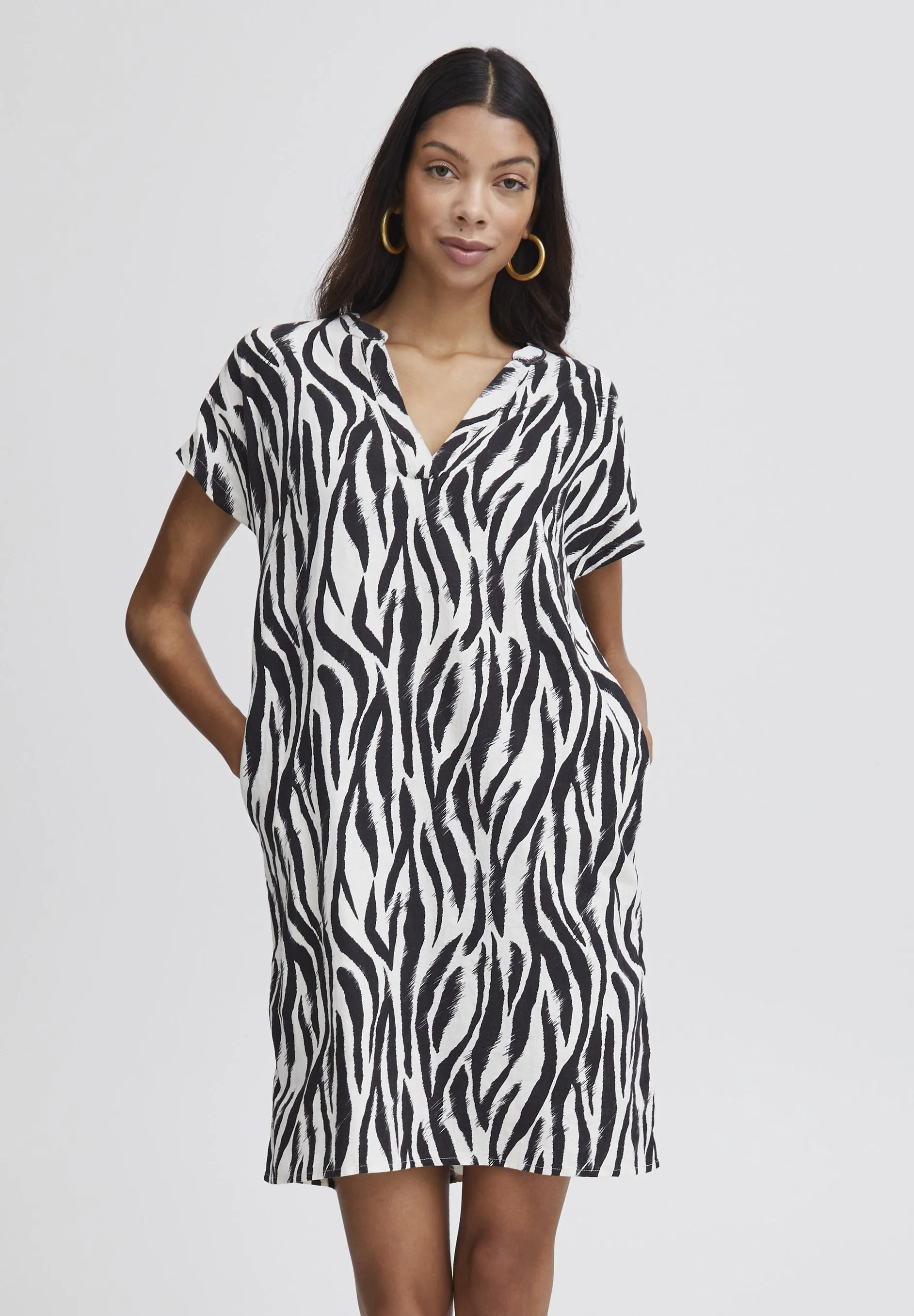 BYFALAKKA V NECK - Vestito estivo