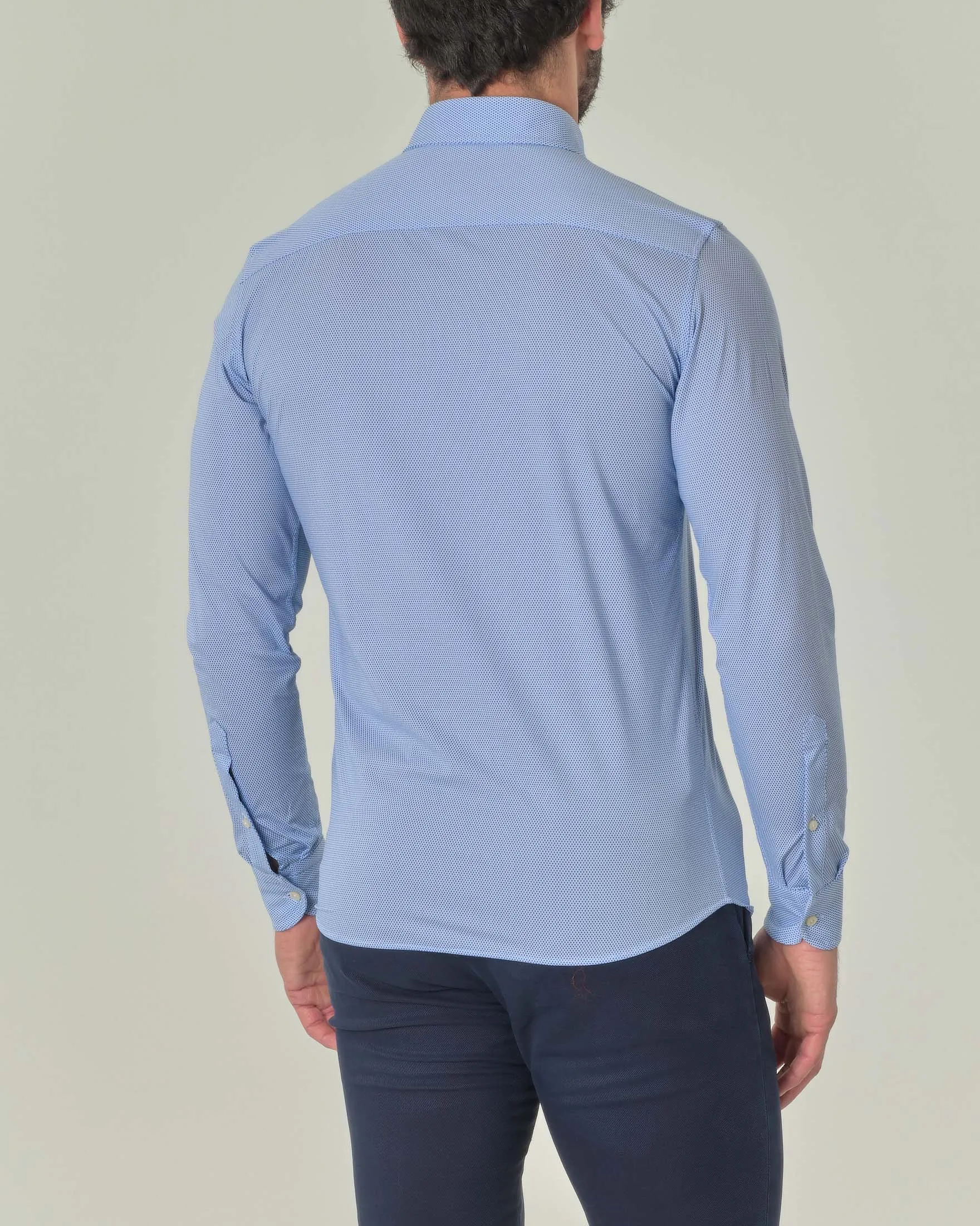 Camicia azzurra micro fantasia in tessuto tecnico con collo button down
