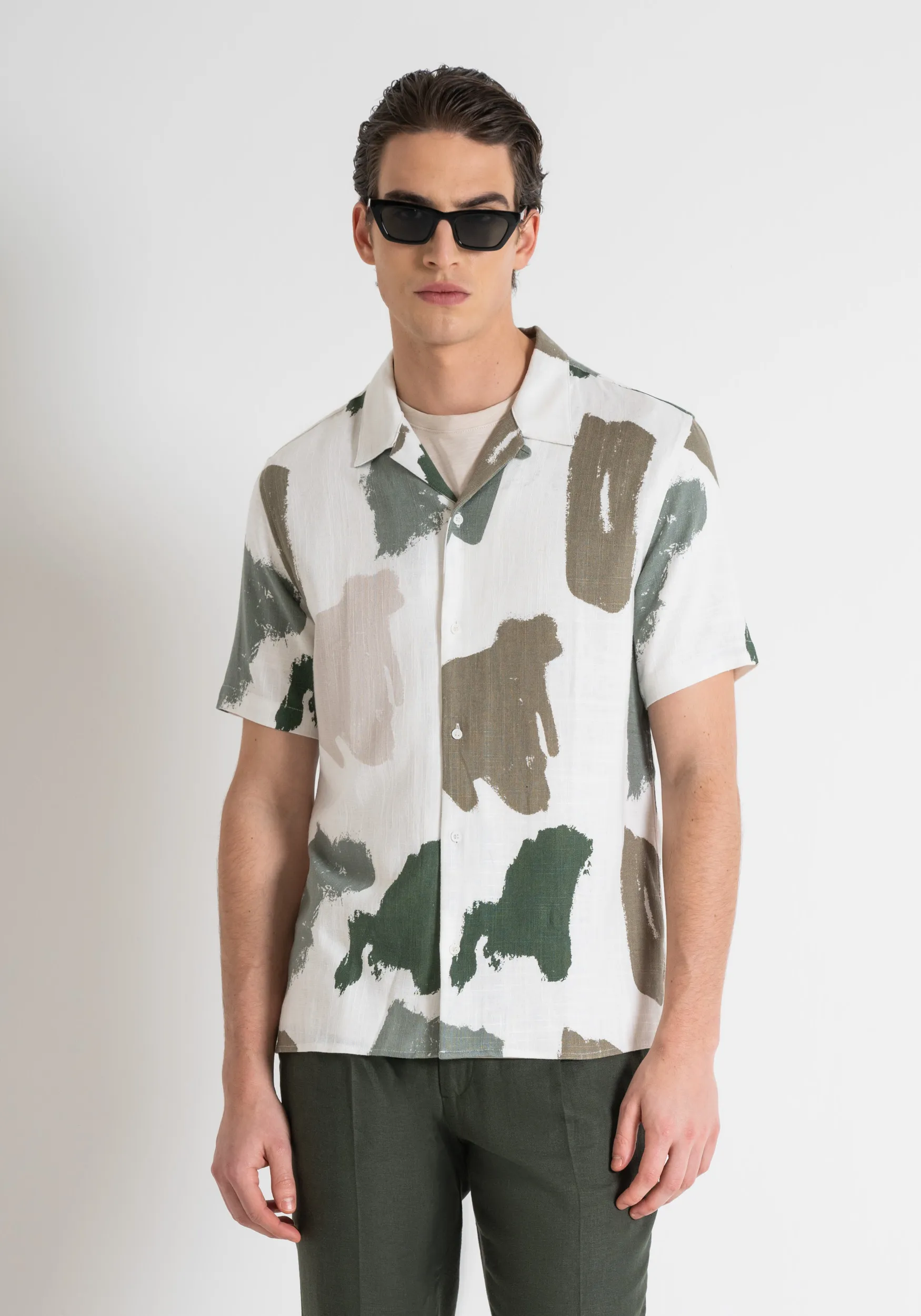 CAMICIA REGULAR STRAIGHT FIT “HONOLULU” CON STAMPA FANTASIA