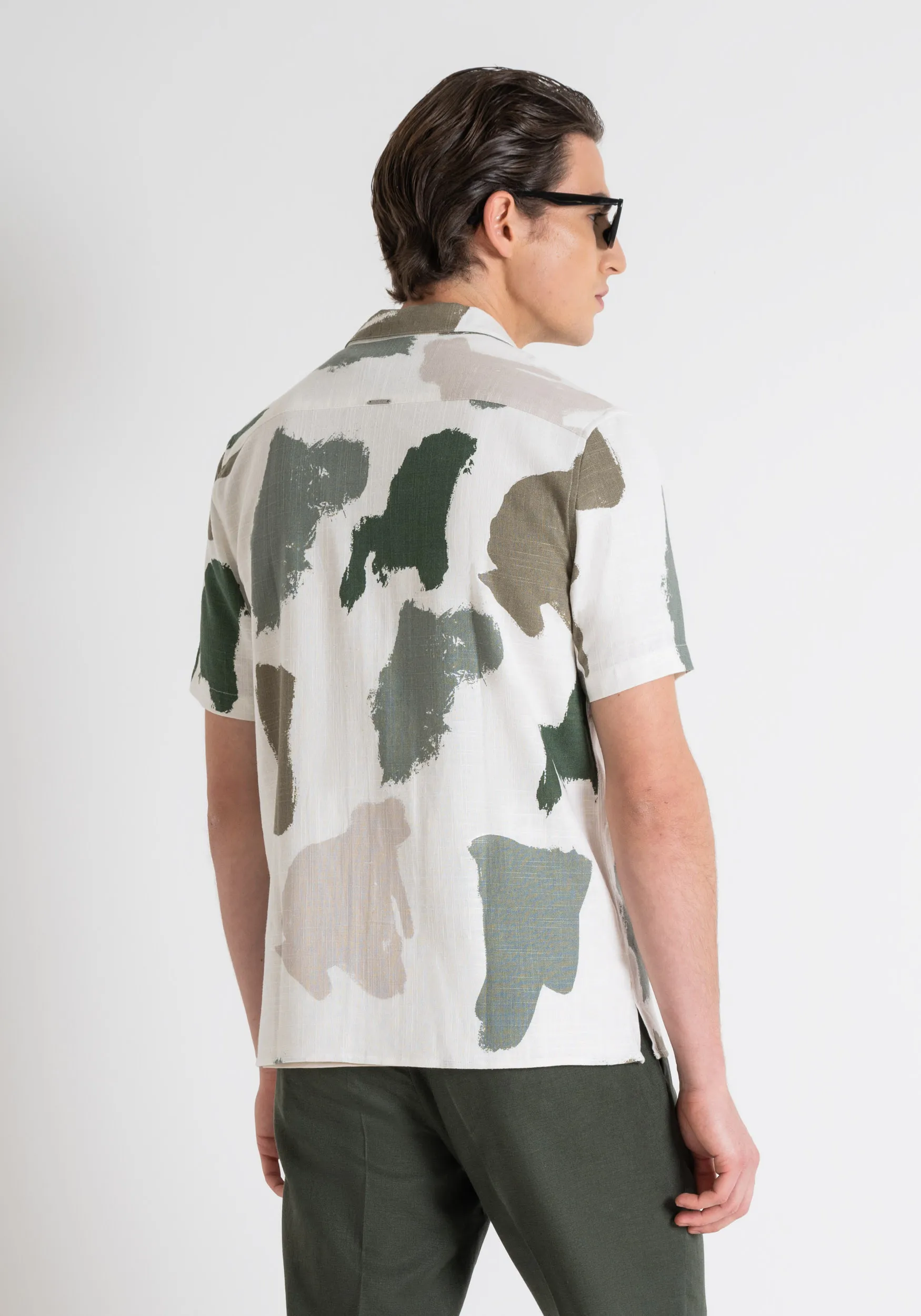 CAMICIA REGULAR STRAIGHT FIT “HONOLULU” CON STAMPA FANTASIA