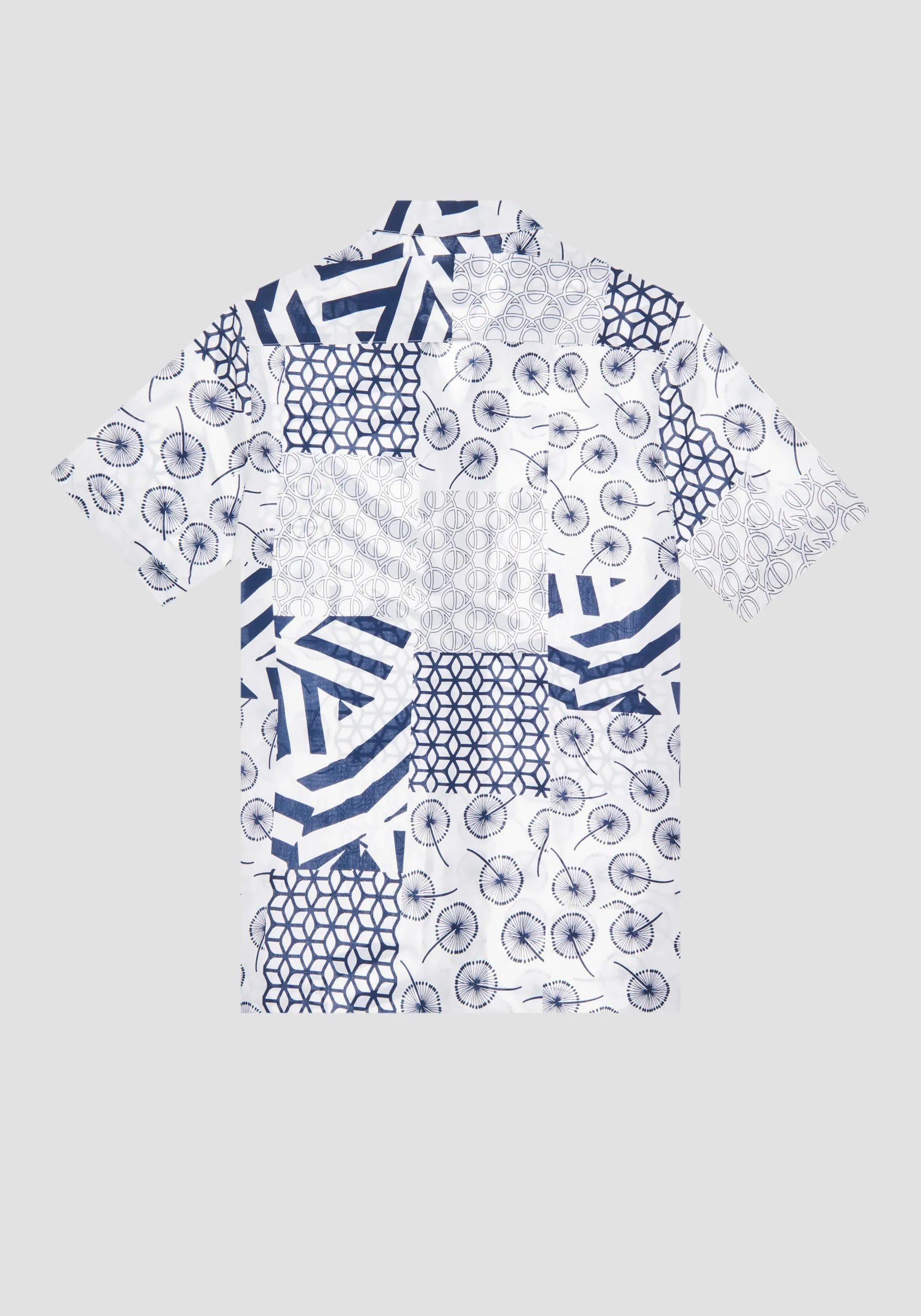 CAMICIA REGULAR STRAIGHT FIT ì A MANICHE CORTE CON STAMPA PATCHWORK