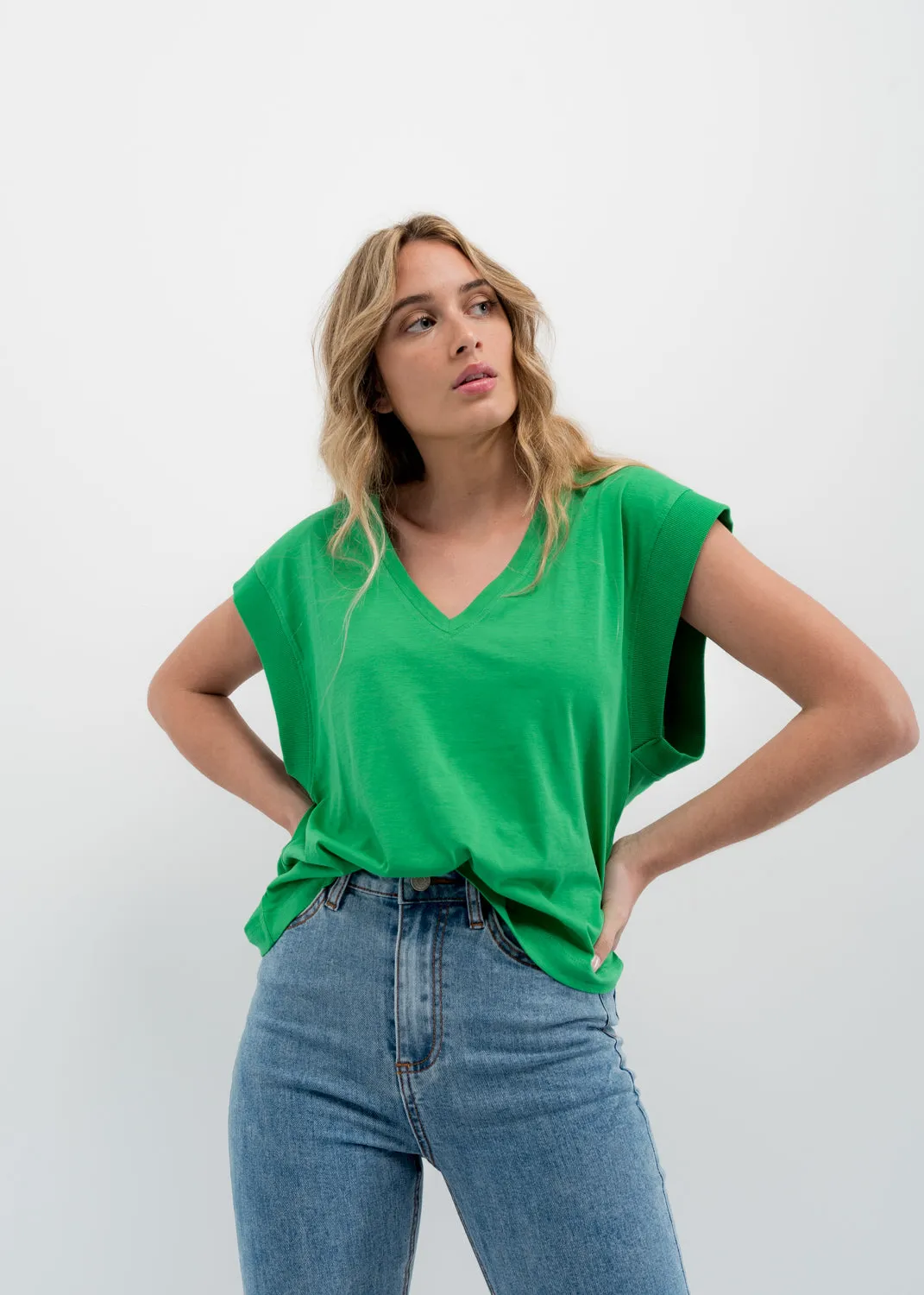 Camiseta escote pico rib
