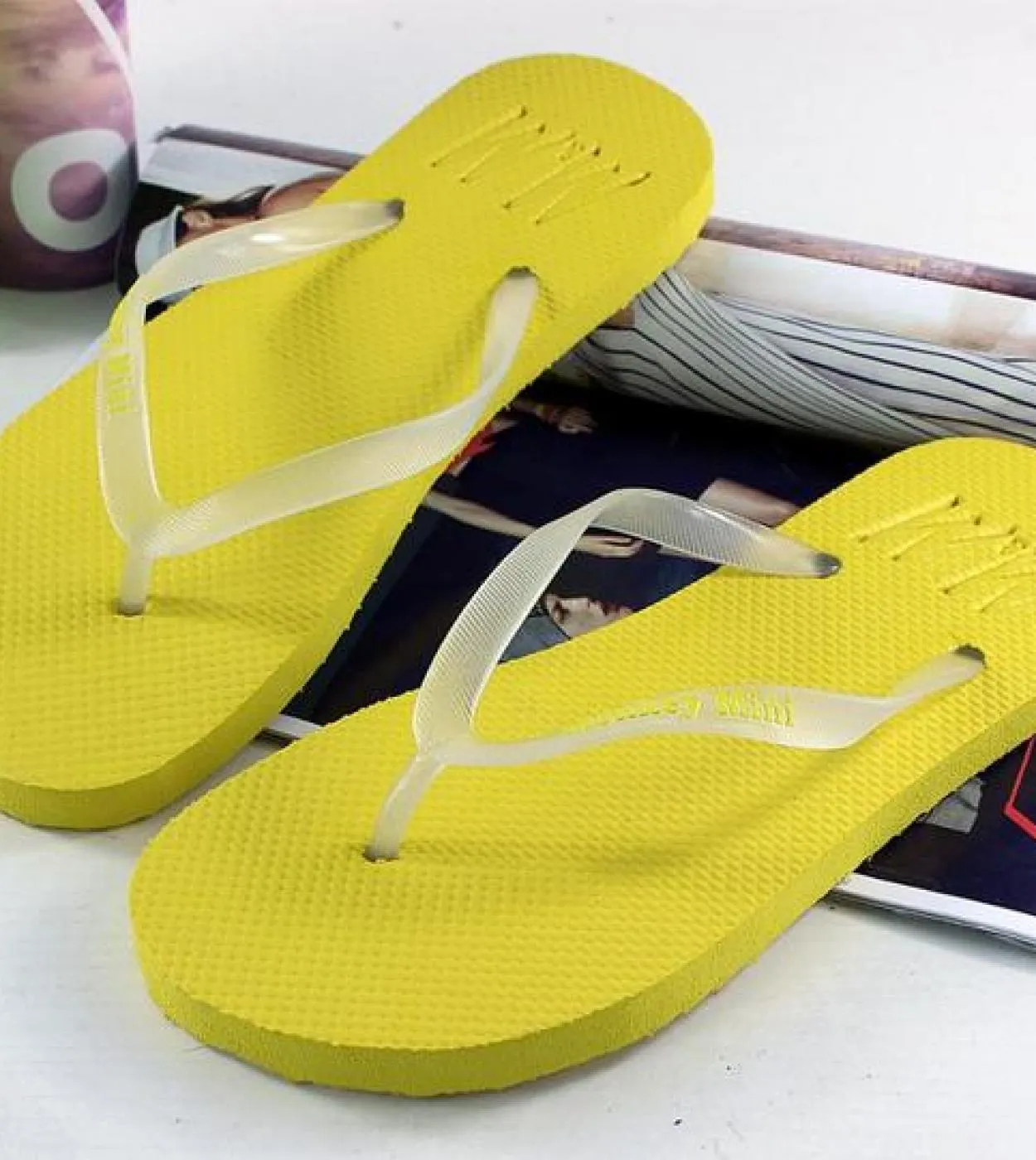 Comemore Fashion Men Soft Slippers Transparent Slides Beach Summer Uni Flat Bright Glow Flip Flops Clear Women Casual Sh