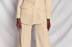 Completo giacca e pantaloni eleganti, beige