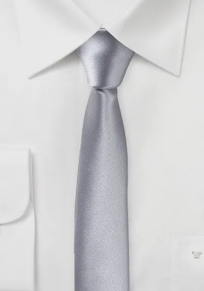 Cravatta extra stretta sagomata grigio argento