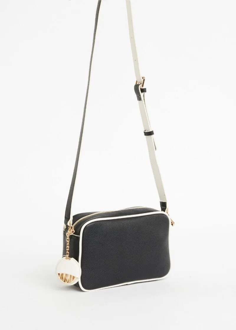 Crossbody con charm