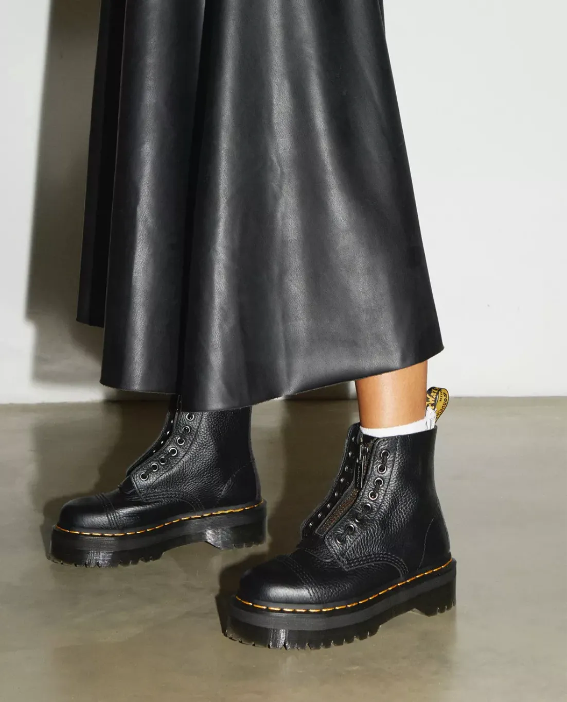 Dr.MARTENS Stivali platform in nappa lavorata Sinclair