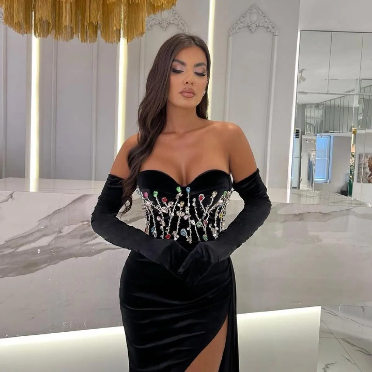 Eleganti abiti da ballo senza spalline in velluto con guanti da opera Abiti da occasione formale 2023 Serata a sirena con pietre