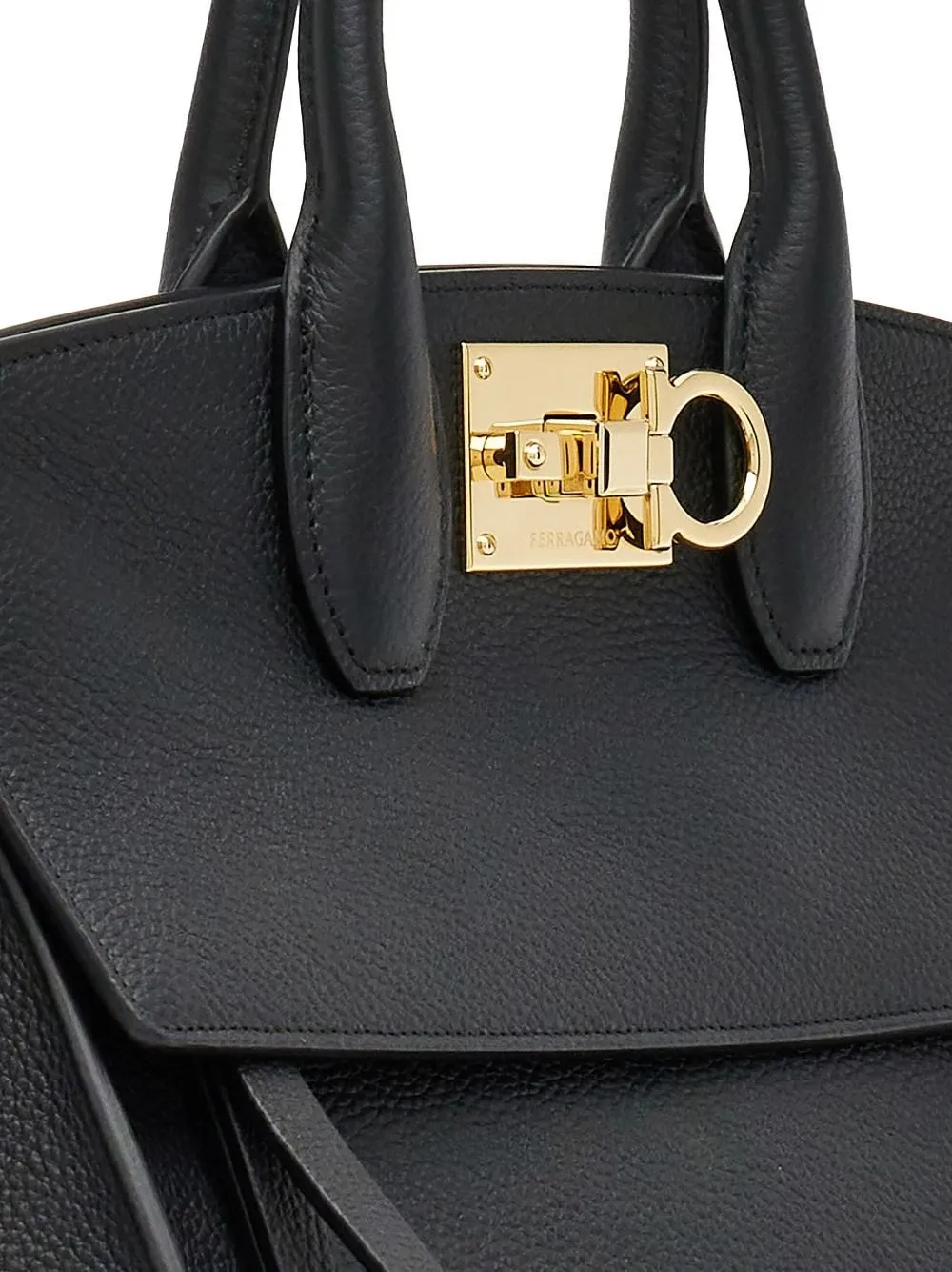 Ferragamo-Borsa tote The Studio media