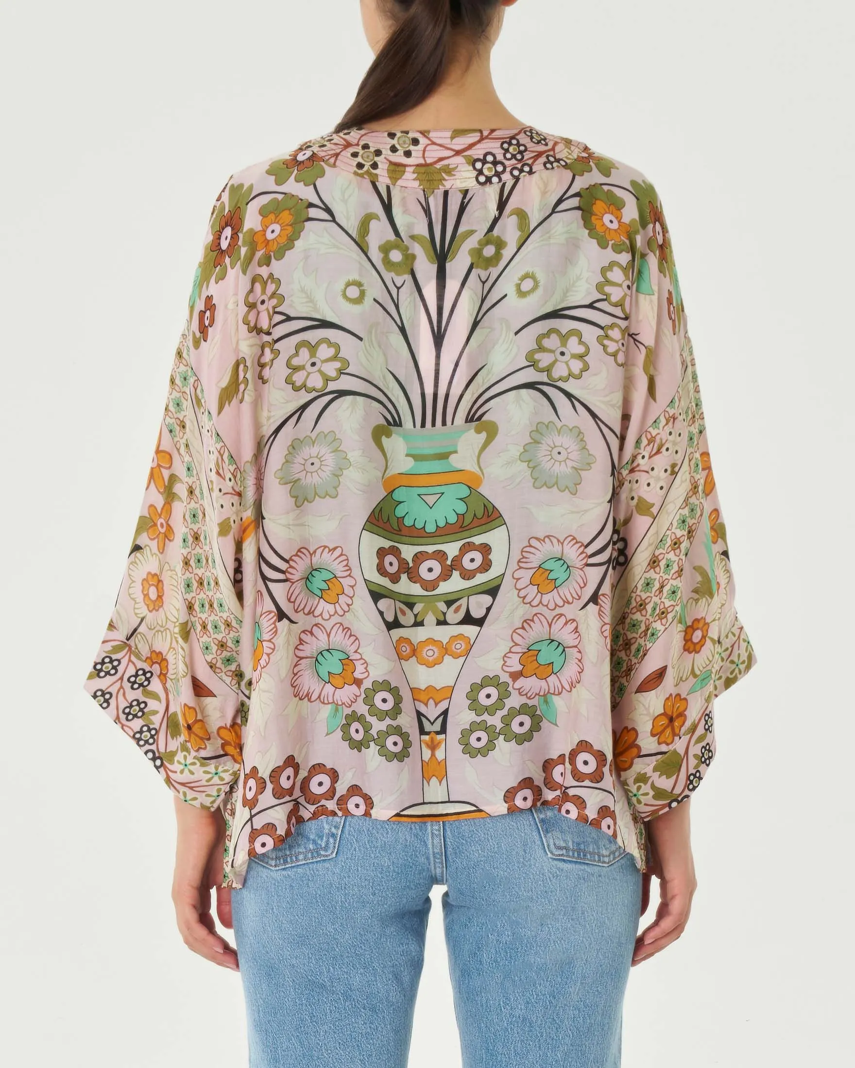 Kimono corto rosa chiaro a fantasia floreale arancio beige e verde acqua in cupro e modal