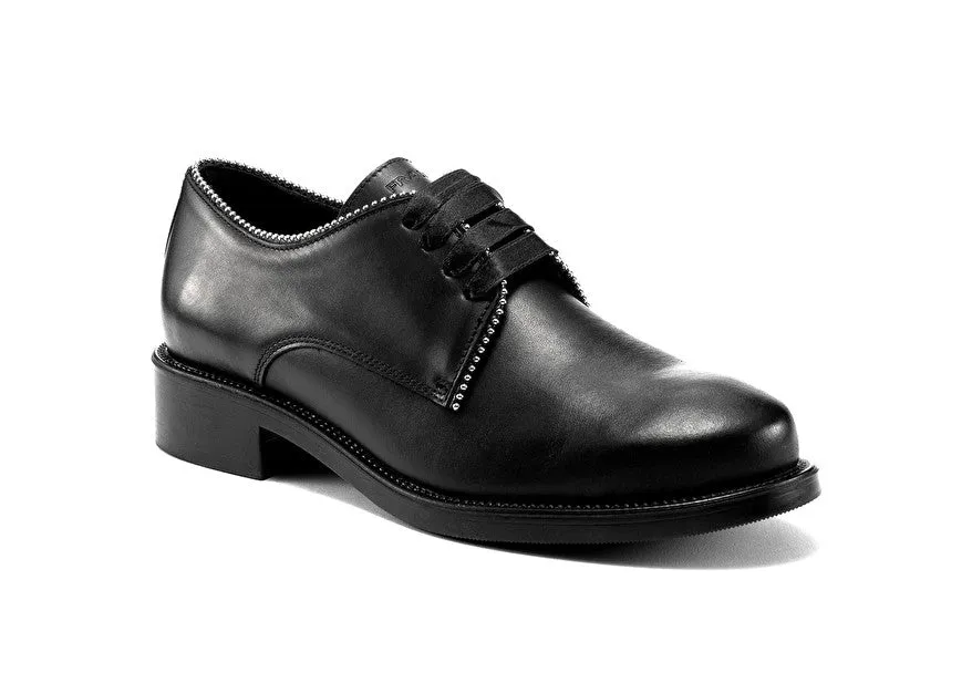Leather derby with studs / Black