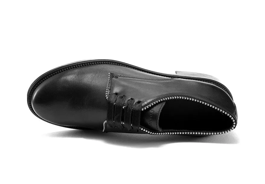 Leather derby with studs / Black