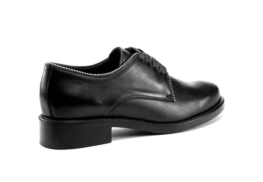Leather derby with studs / Black