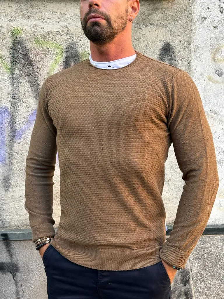 MAGLIA BERNA GIROCOLLO RICAMATA CON TOPPE TONO SU TONO IN MISTO LANA TINTA UNITA COLOR CAMMELLO ****