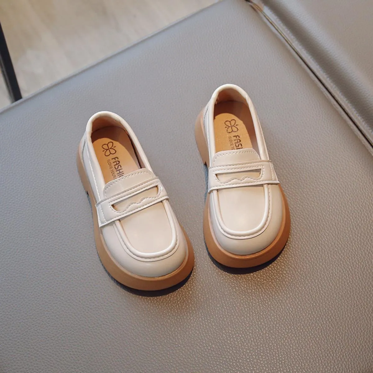 Mocassini per bambini 2023 Primavera Bambini Scarpe per bambini Scarpe da barca Stile scarpe in pelle