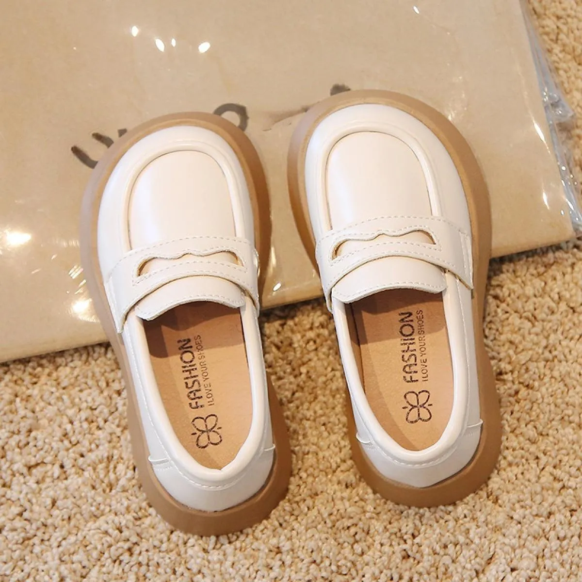 Mocassini per bambini 2023 Primavera Bambini Scarpe per bambini Scarpe da barca Stile scarpe in pelle