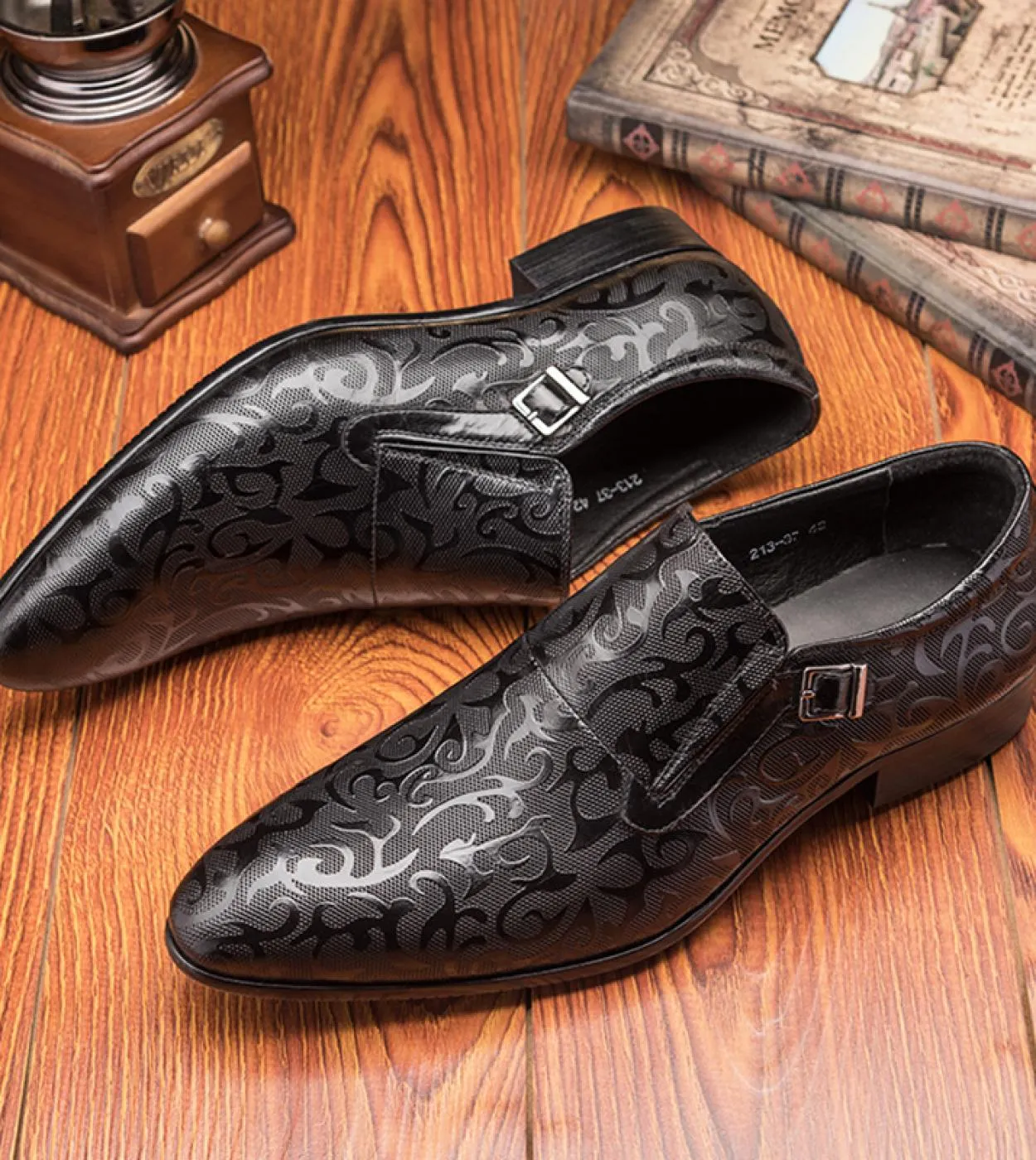 Mocassini vintage estivi Scarpe eleganti da uomo fatte a mano di lusso italiane 2023 Nuove scarpe da lavoro in vera pelle Oxford