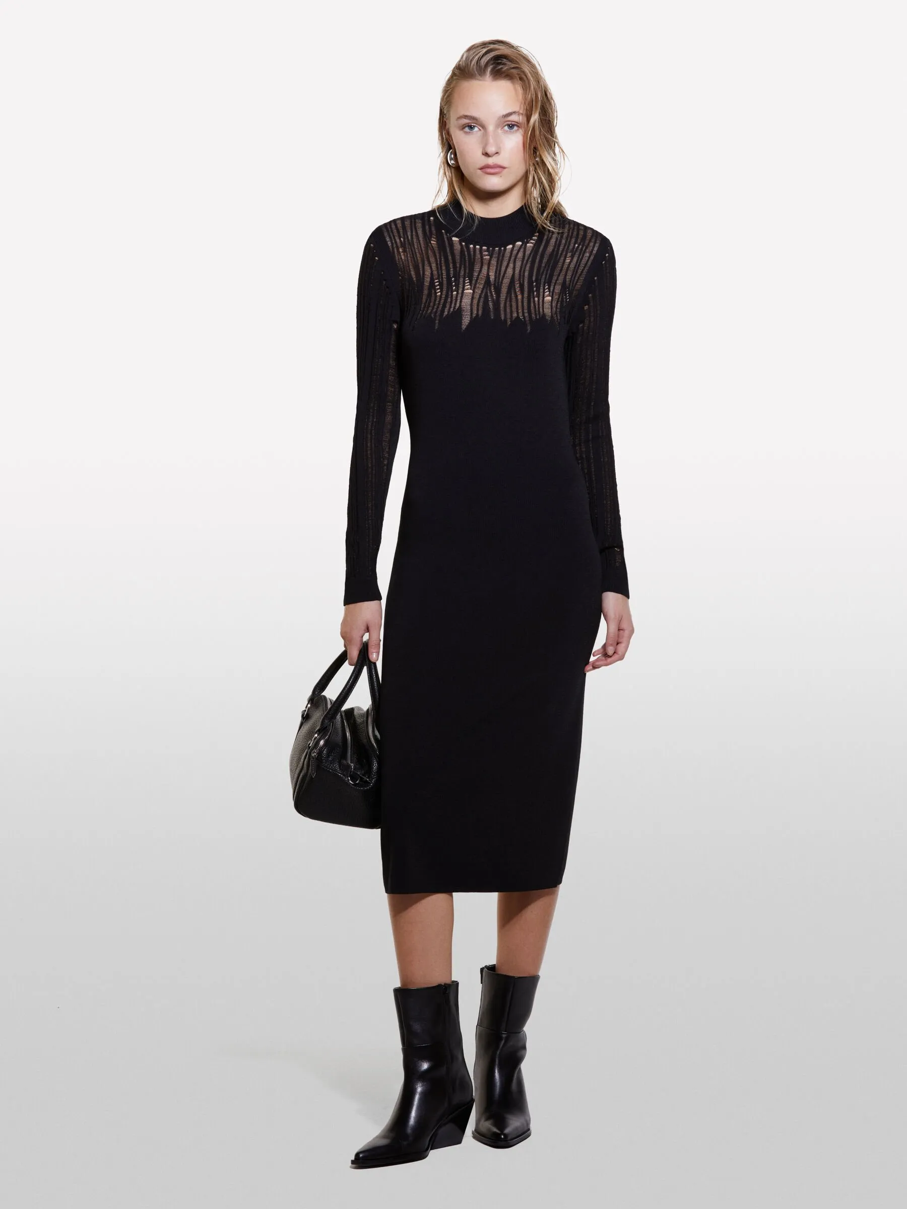 Nuovi arrivi      Vestito nero lungo in maglia