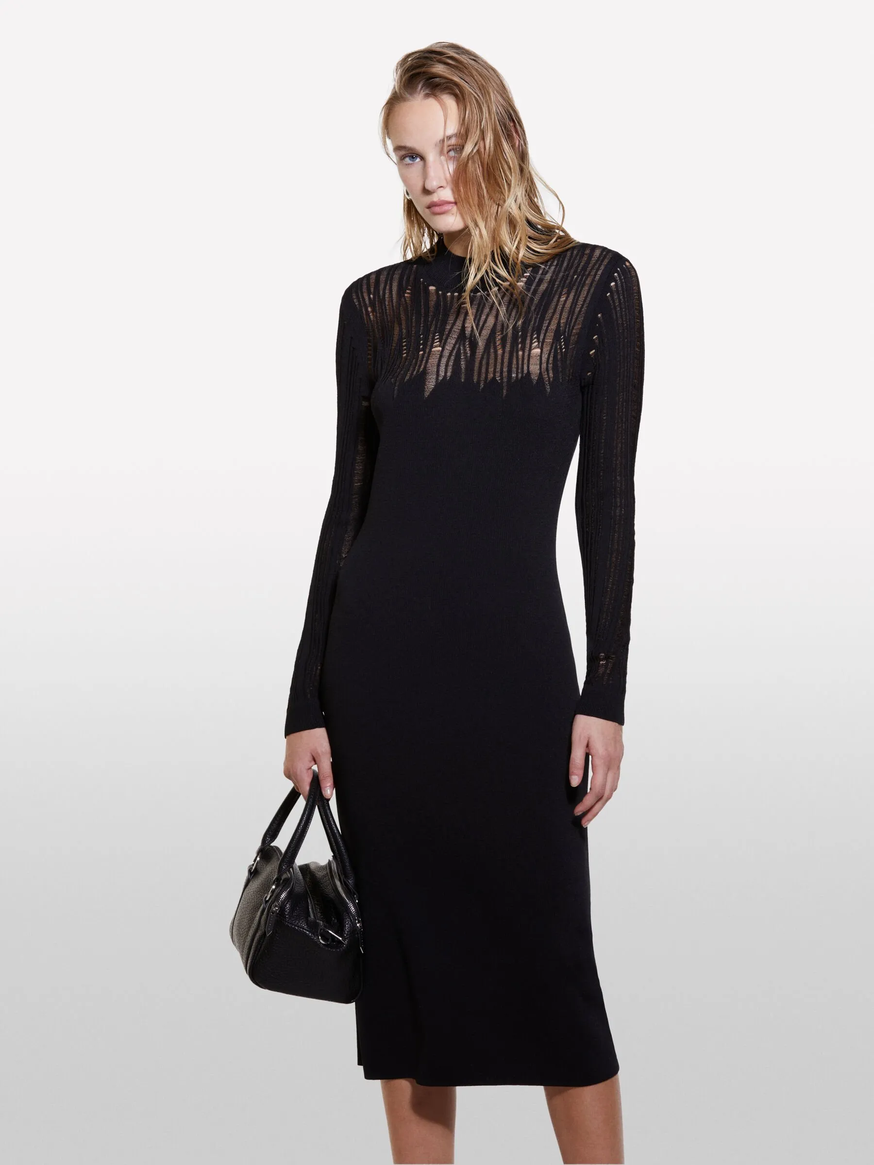 Nuovi arrivi      Vestito nero lungo in maglia