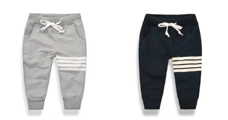 Pantalone tuta sportivo trendy con strisce per bambini