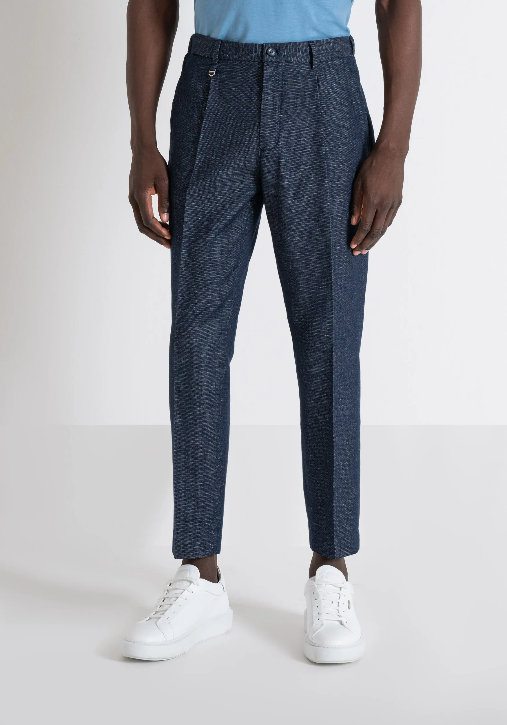 PANTALONI CARROT FIT “GUSTAF” IN COTONE ARMATURATO