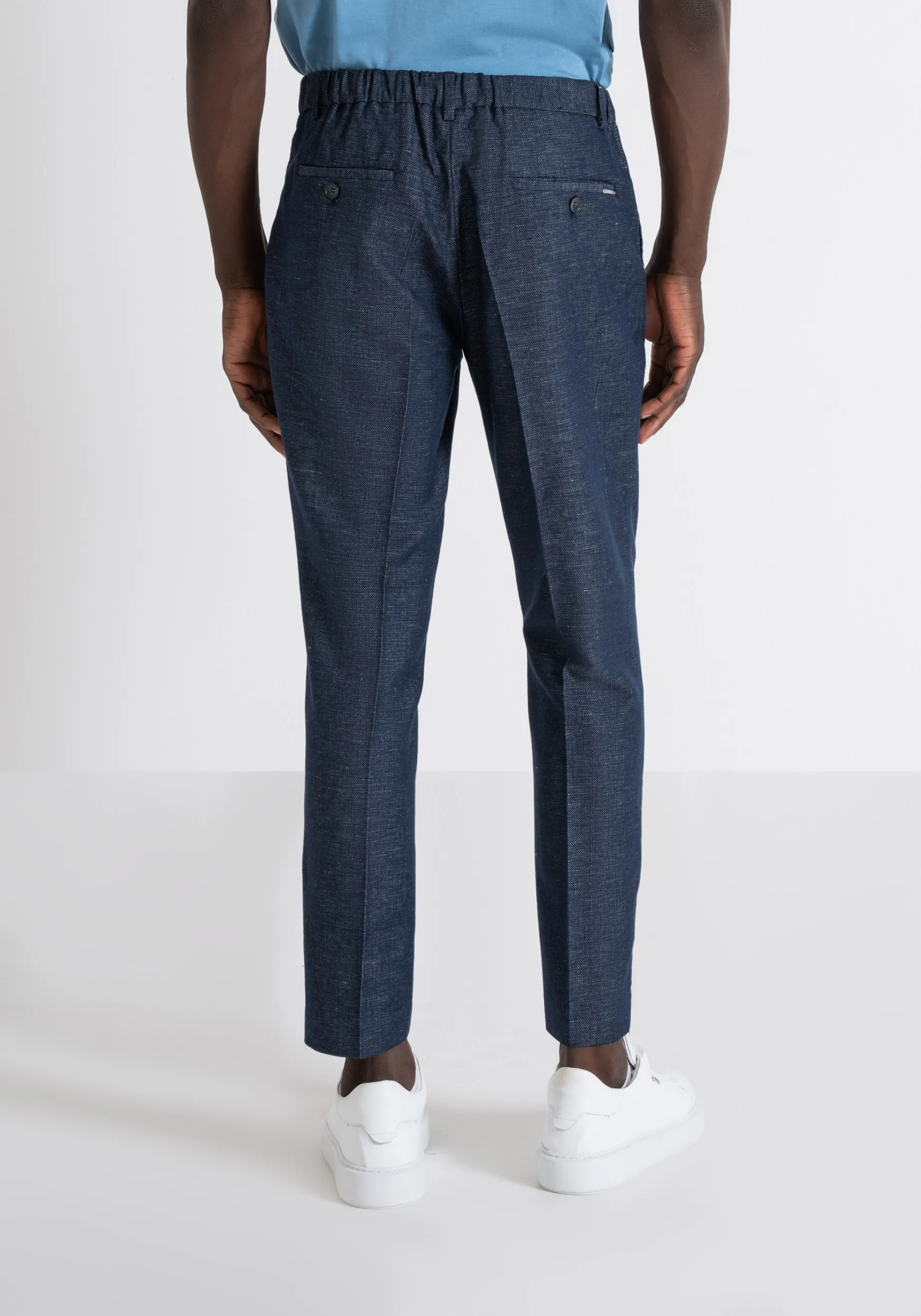 PANTALONI CARROT FIT “GUSTAF” IN COTONE ARMATURATO