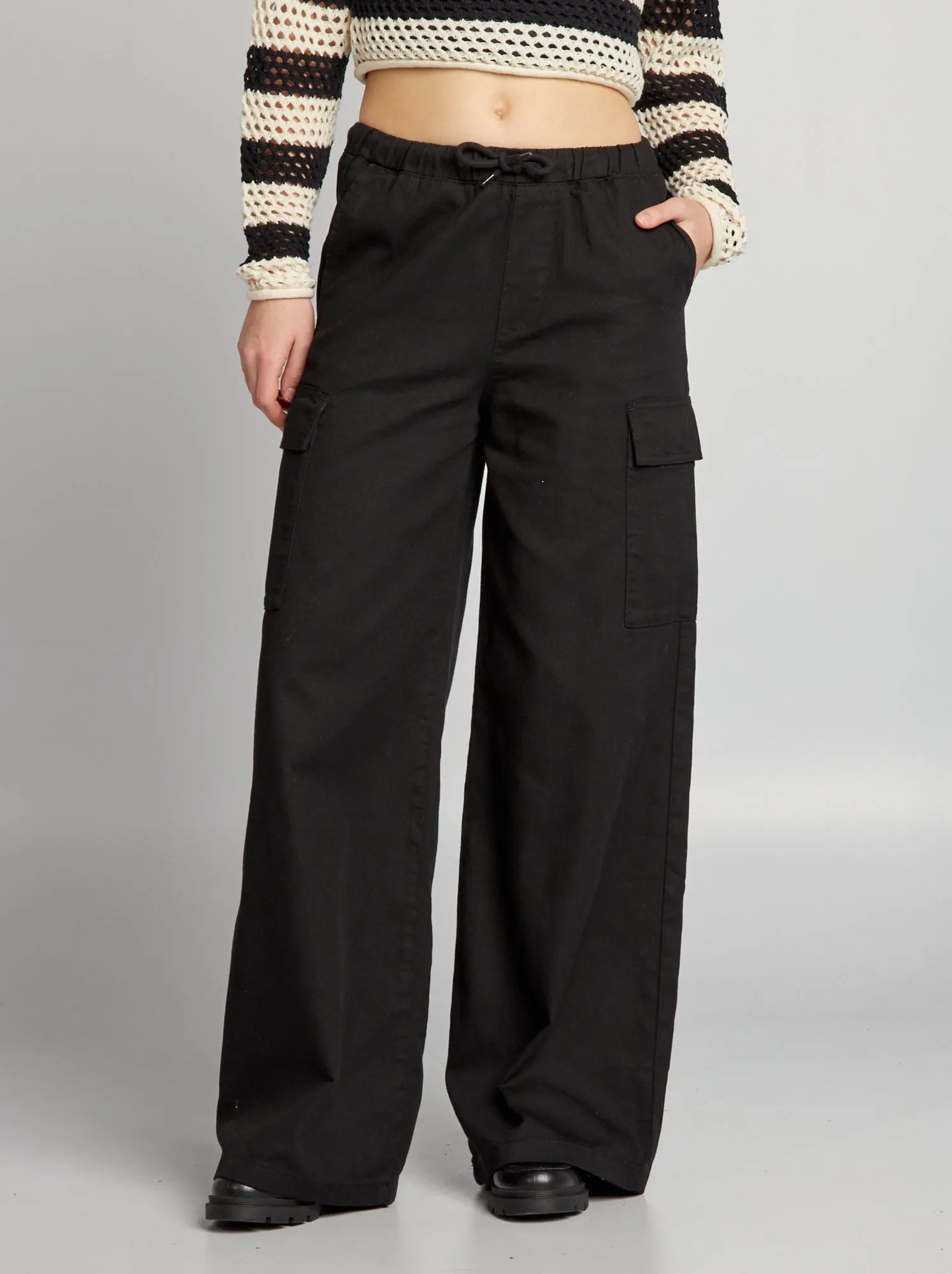 Pantaloni larghi con tasche - nero
