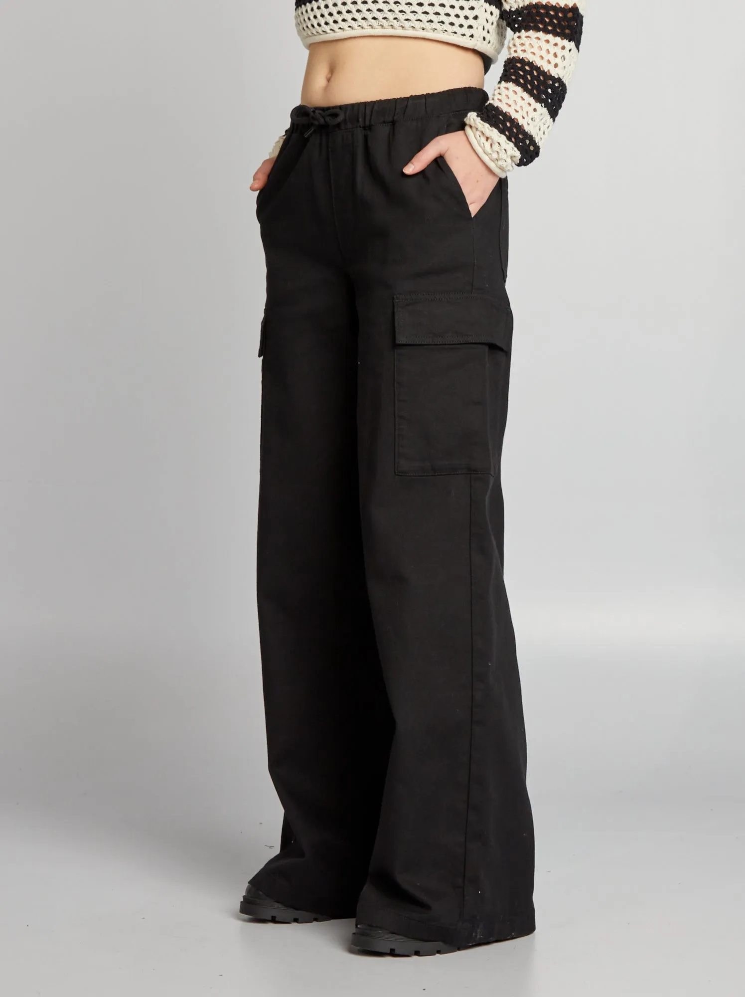 Pantaloni larghi con tasche - nero