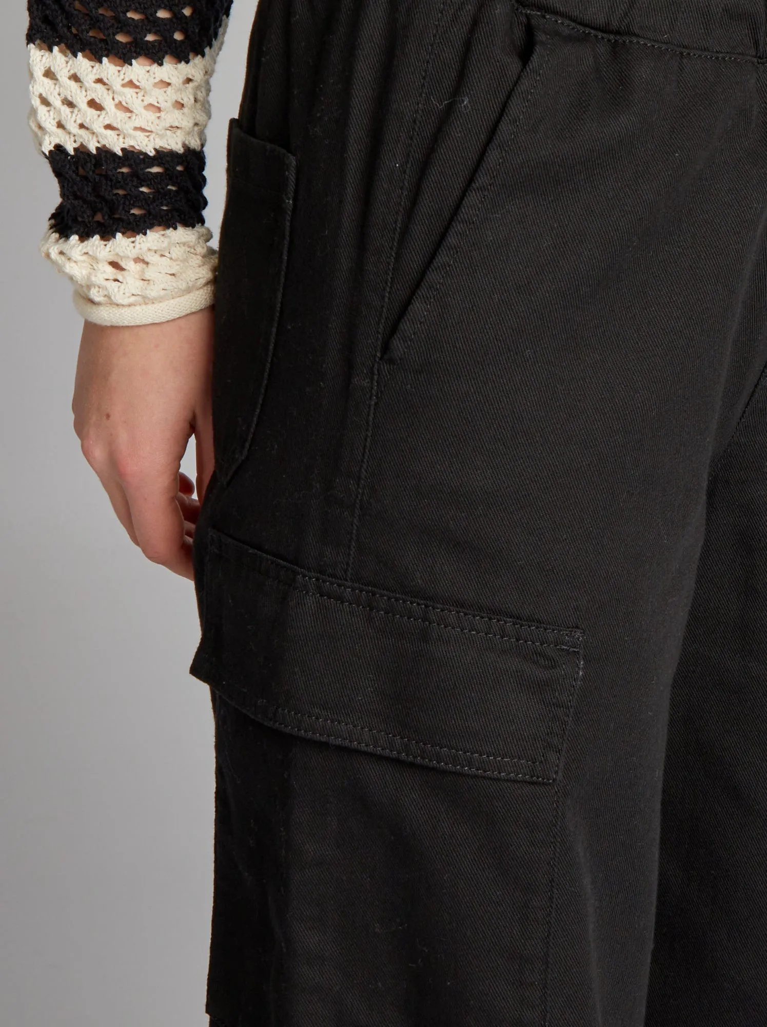 Pantaloni larghi con tasche - nero