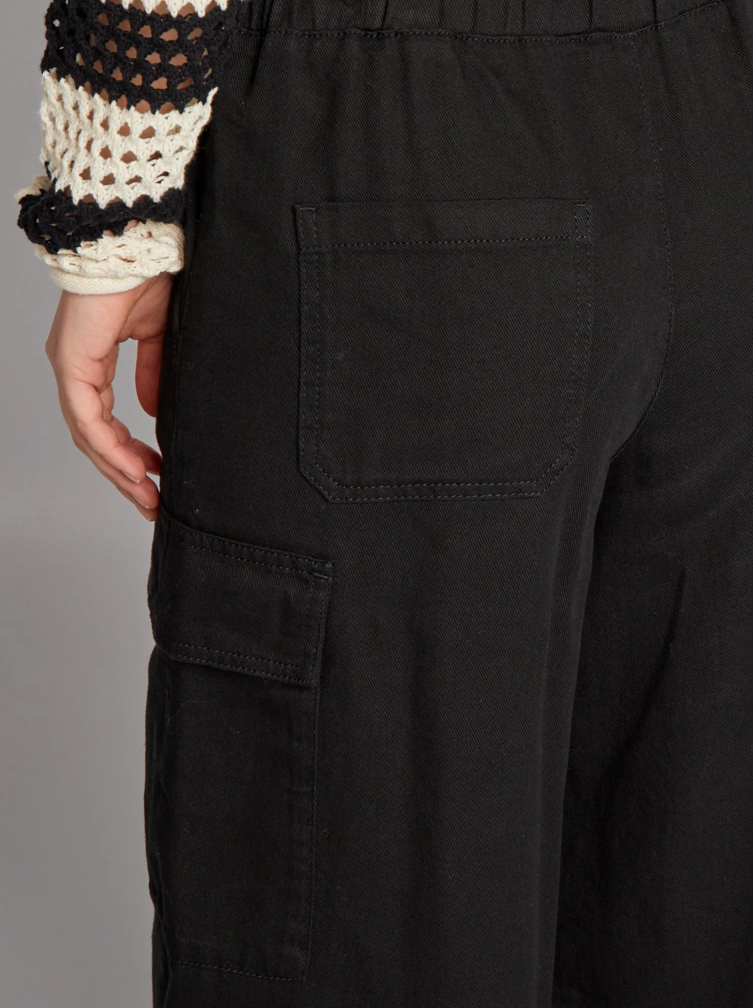 Pantaloni larghi con tasche - nero