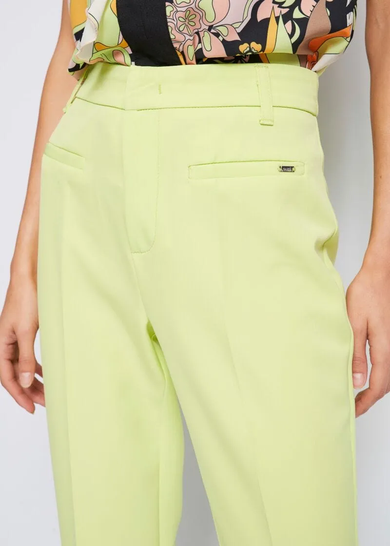Pantaloni stretch con piega